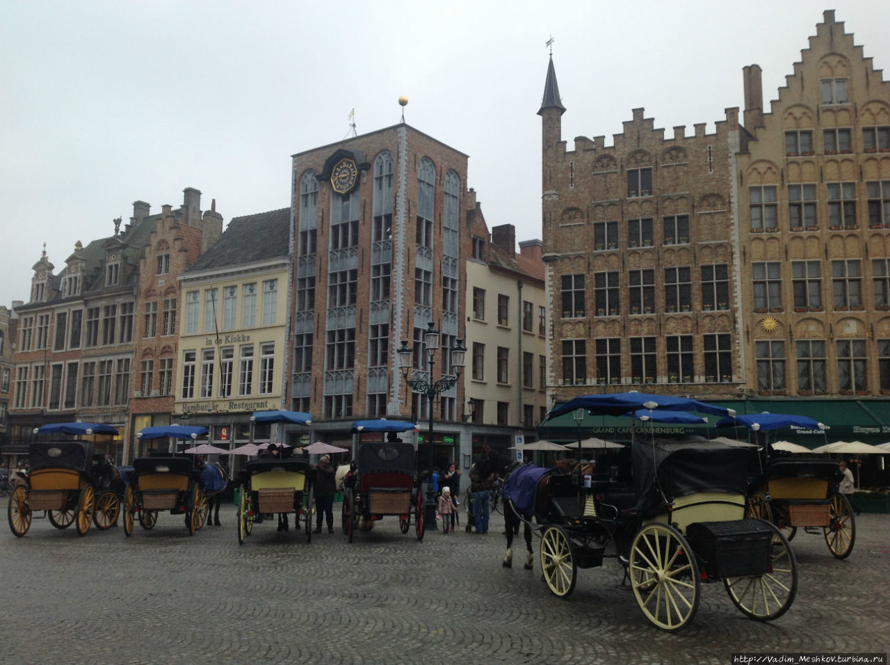 Центральная площадь города Брюгге The Markt (Market square). Брюгге, Бельгия