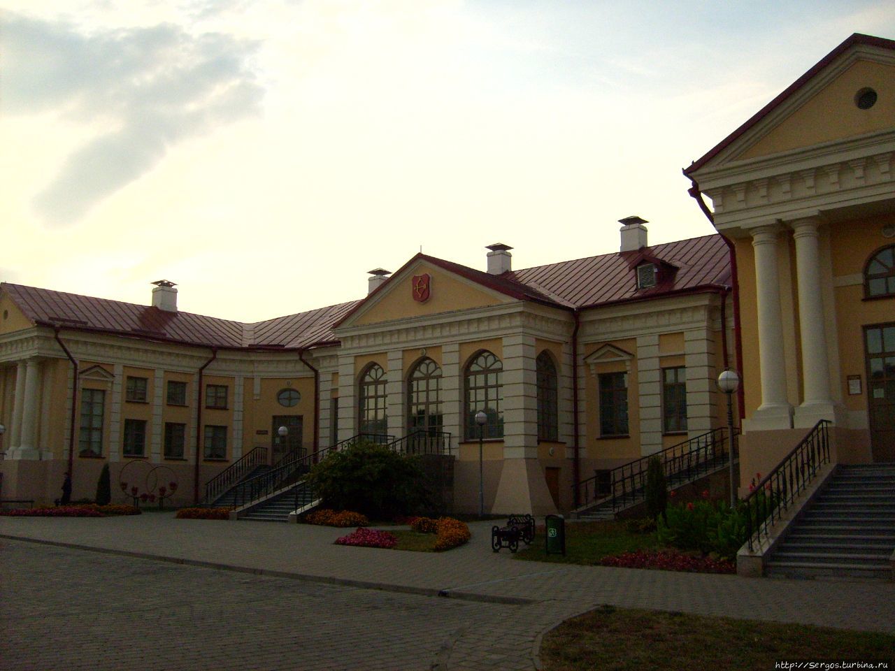 Ухоженные фасады домов и ухоженные женщины Беларусь