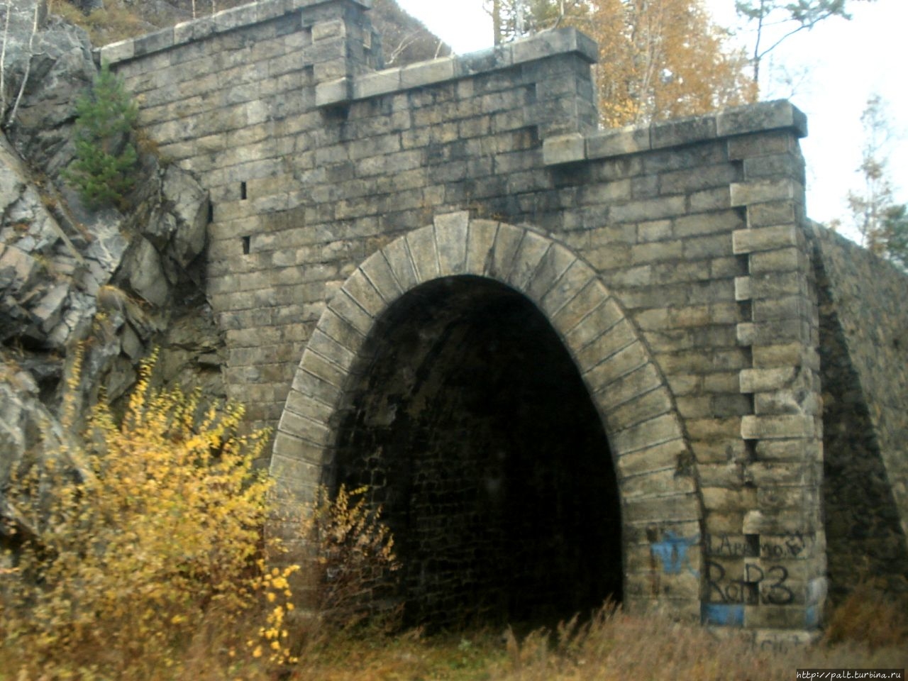 Станция и туннели Круглобайкальской ж/д Старая Ангасолка, Россия
