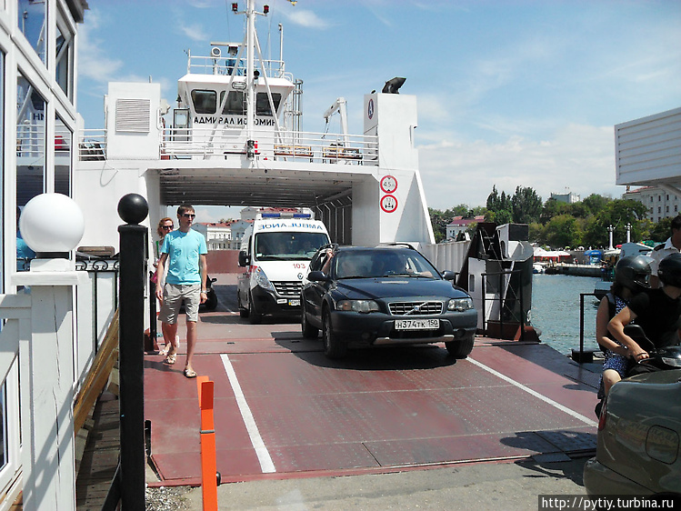 Сьезжаю с парома. Который