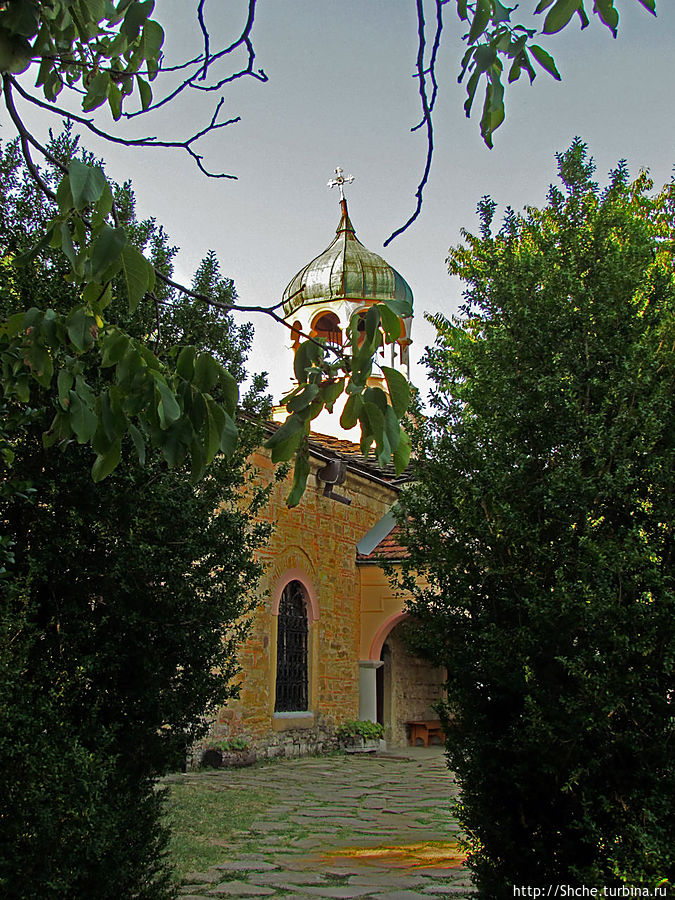 Храм, где чтут и практикуют старые православные ритуалы Ловеч, Болгария