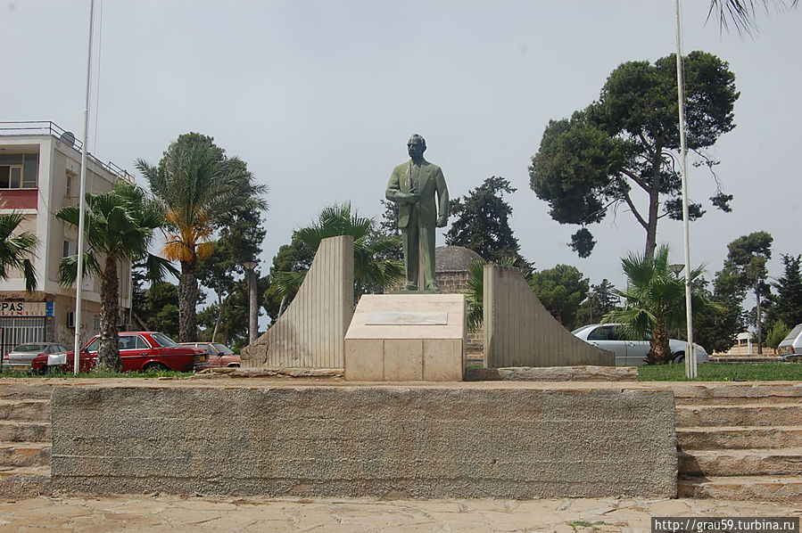 Памятник Исмету Иненю Фамагуста, Турецкая Республика Северного Кипра