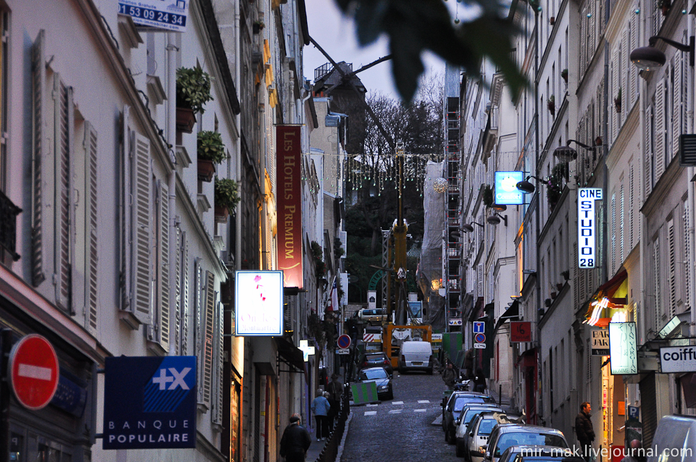 Район Монтмартр расположен на одноименном холме и является наивысшей точкой Парижа.