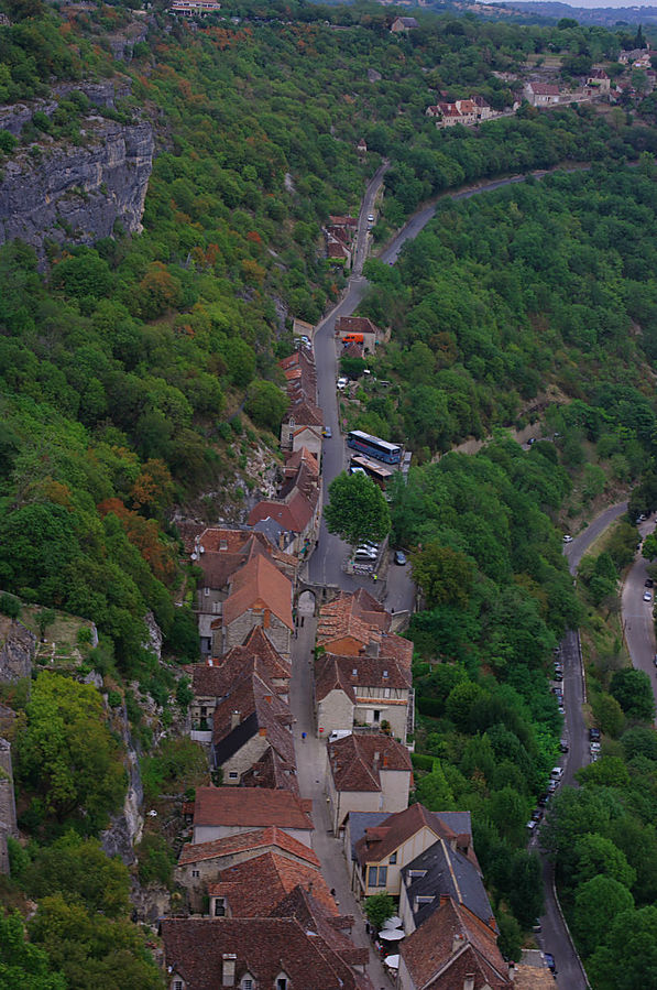 Деревня, вросшая в скалы Рокамадур, Франция