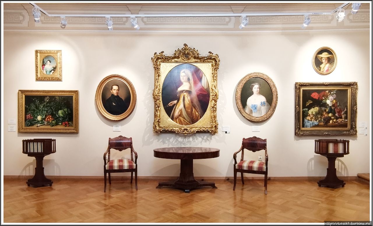 В центре: Неизвестный худ В центре: Неизвестный худ