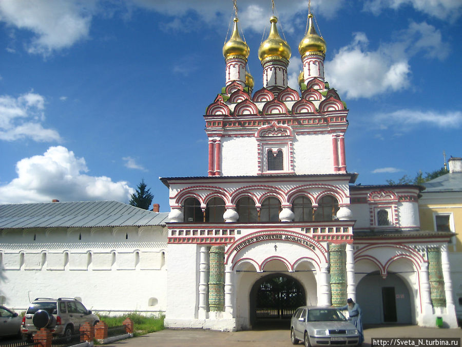 Надвратная Петропавловская церковь Теряево, Россия