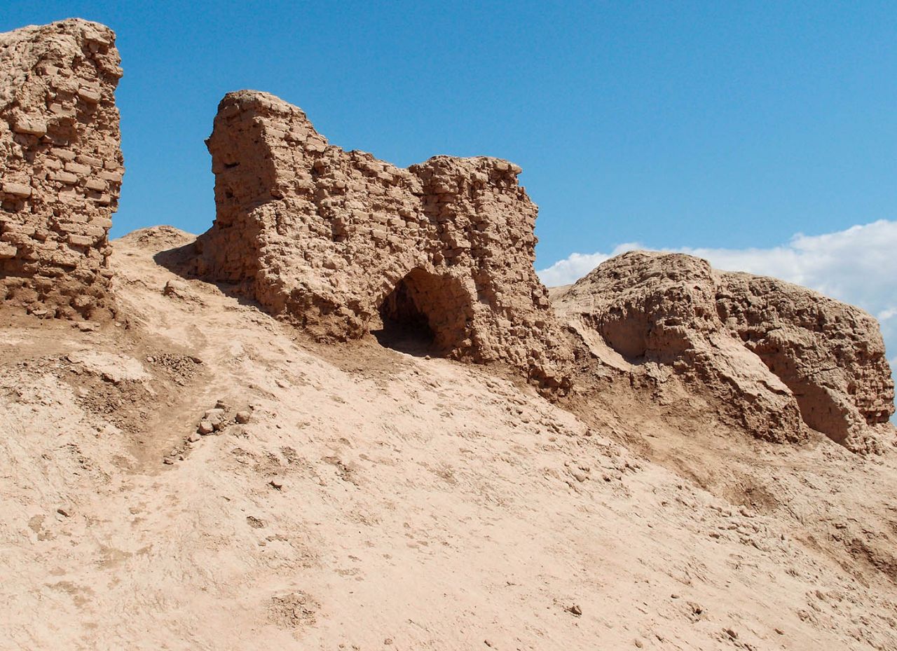 Город-крепость Топрак-кала Бустан, Узбекистан