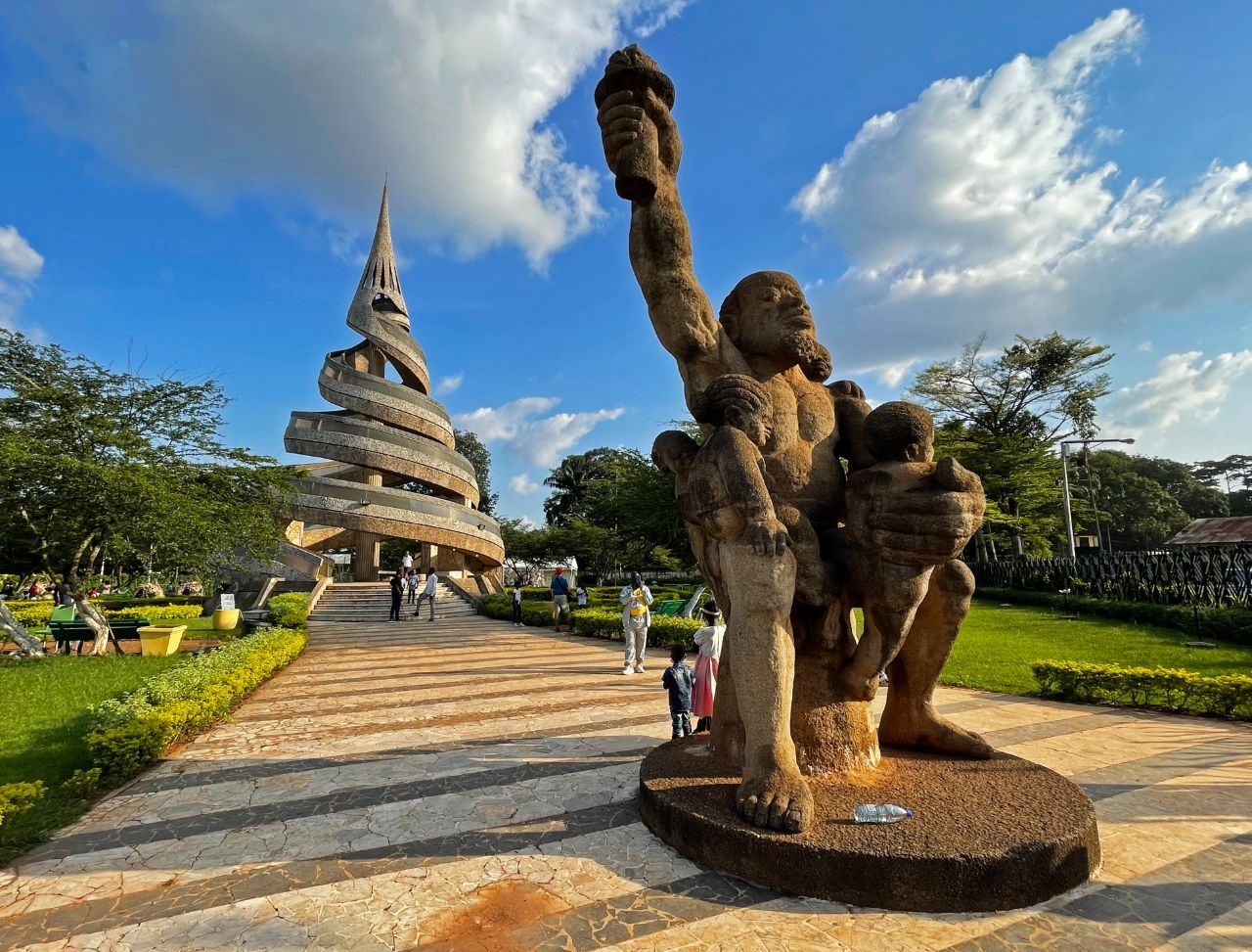 Монумент Воссоединения Яунде, Камерун