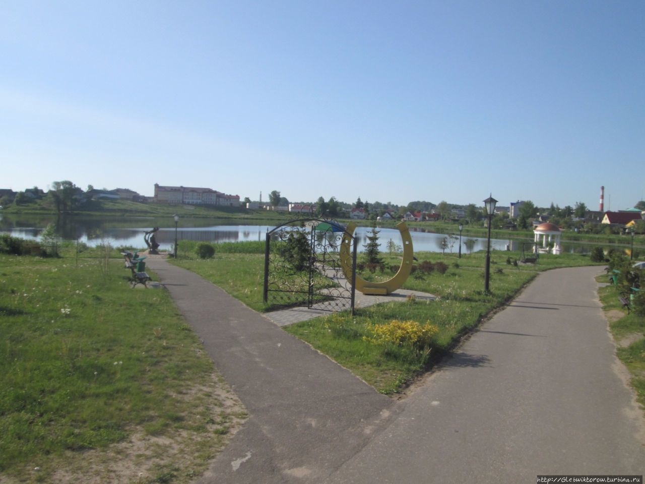 Прогулка по парку около озера Глубокое, Беларусь