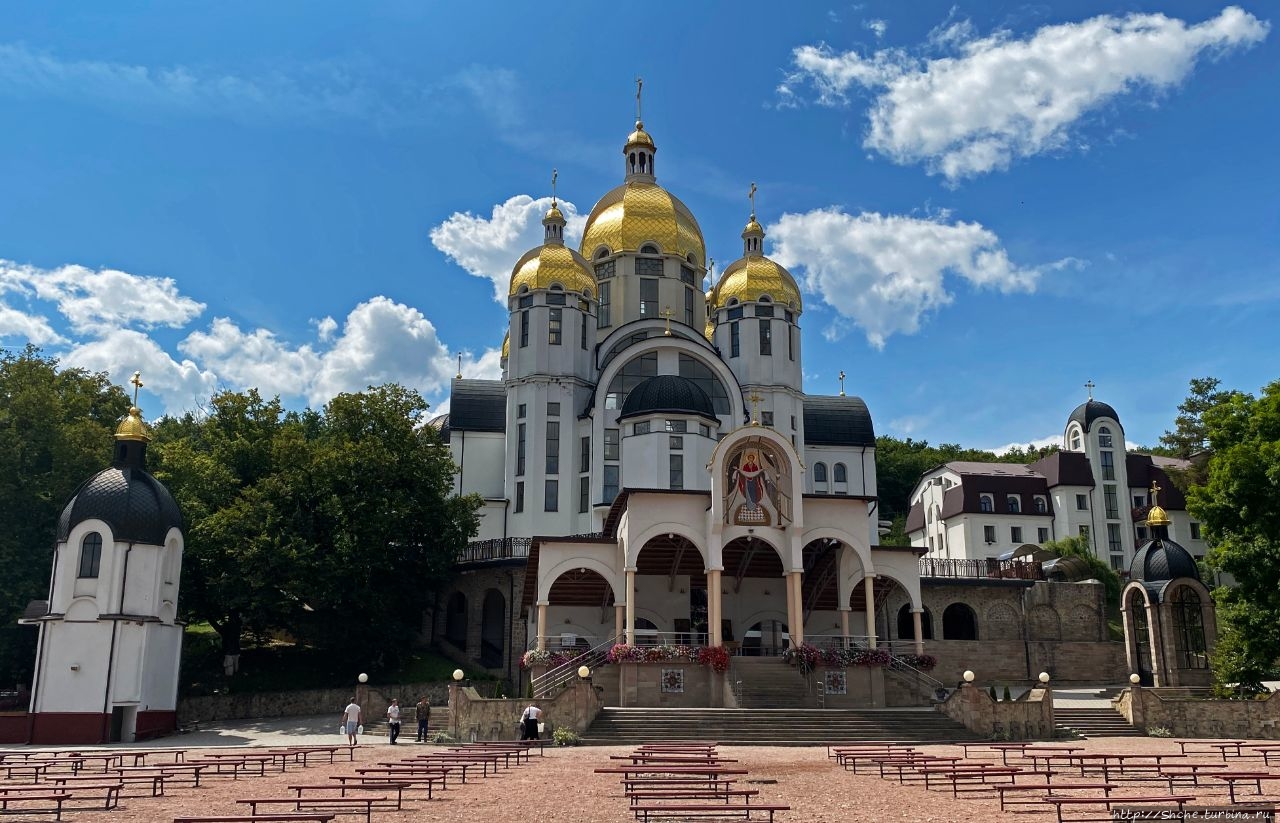 Малая базилика Зарваницкой Божей Матери Зарваница, Украина