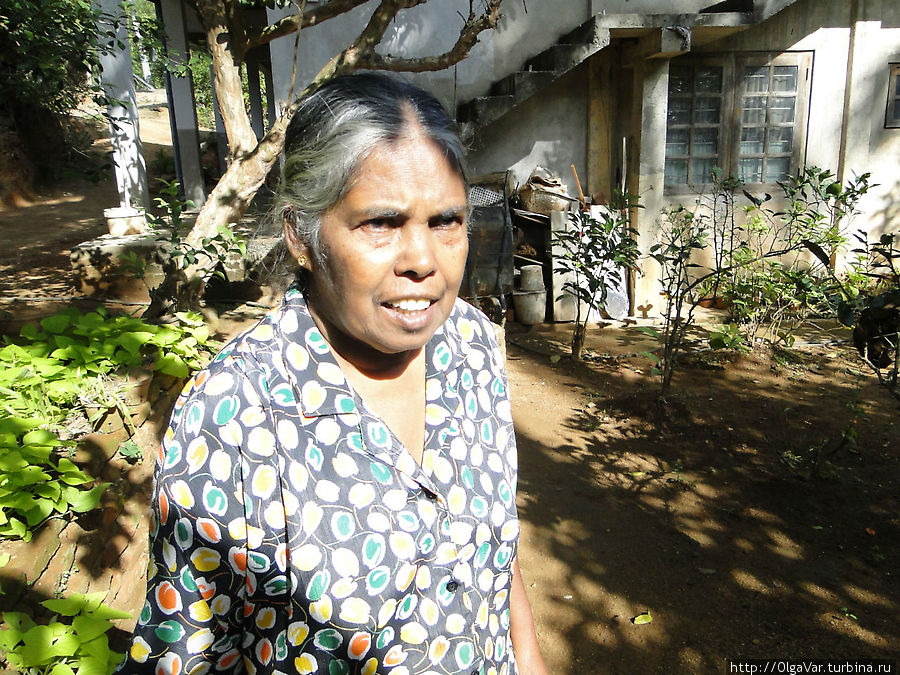 Рукмани — не знаю, как переводится её имя, но маме Бенджамина вполне подходит  баба Аня Канди, Шри-Ланка