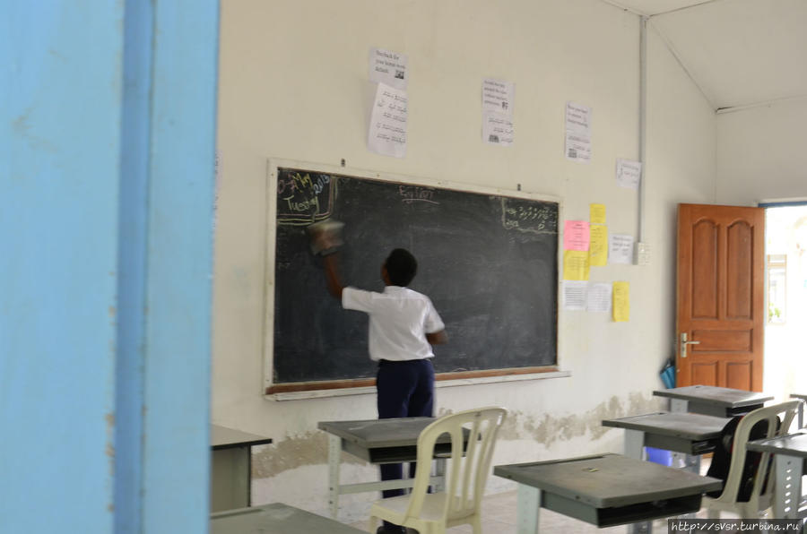 Готовящийся к началу урока учитель Мальдивские острова