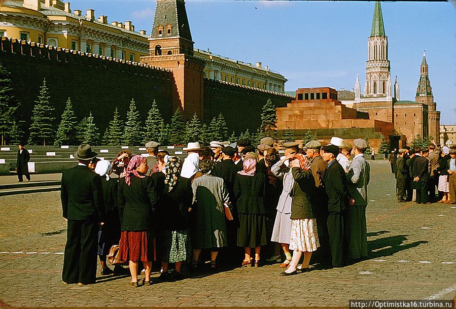 На Красной площади.
Москва, СССР, 1956 год. (Jacques Dupâquier) Москва, Россия