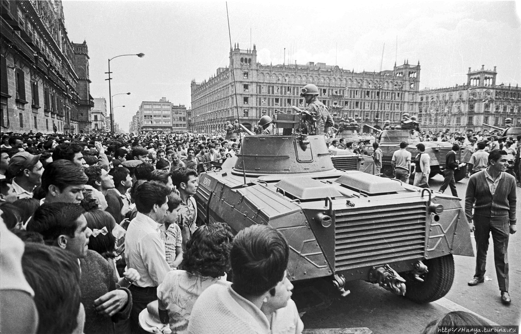 Революционные митинги студентов 1968 года в Мехико. Из интернета Мехико, Мексика