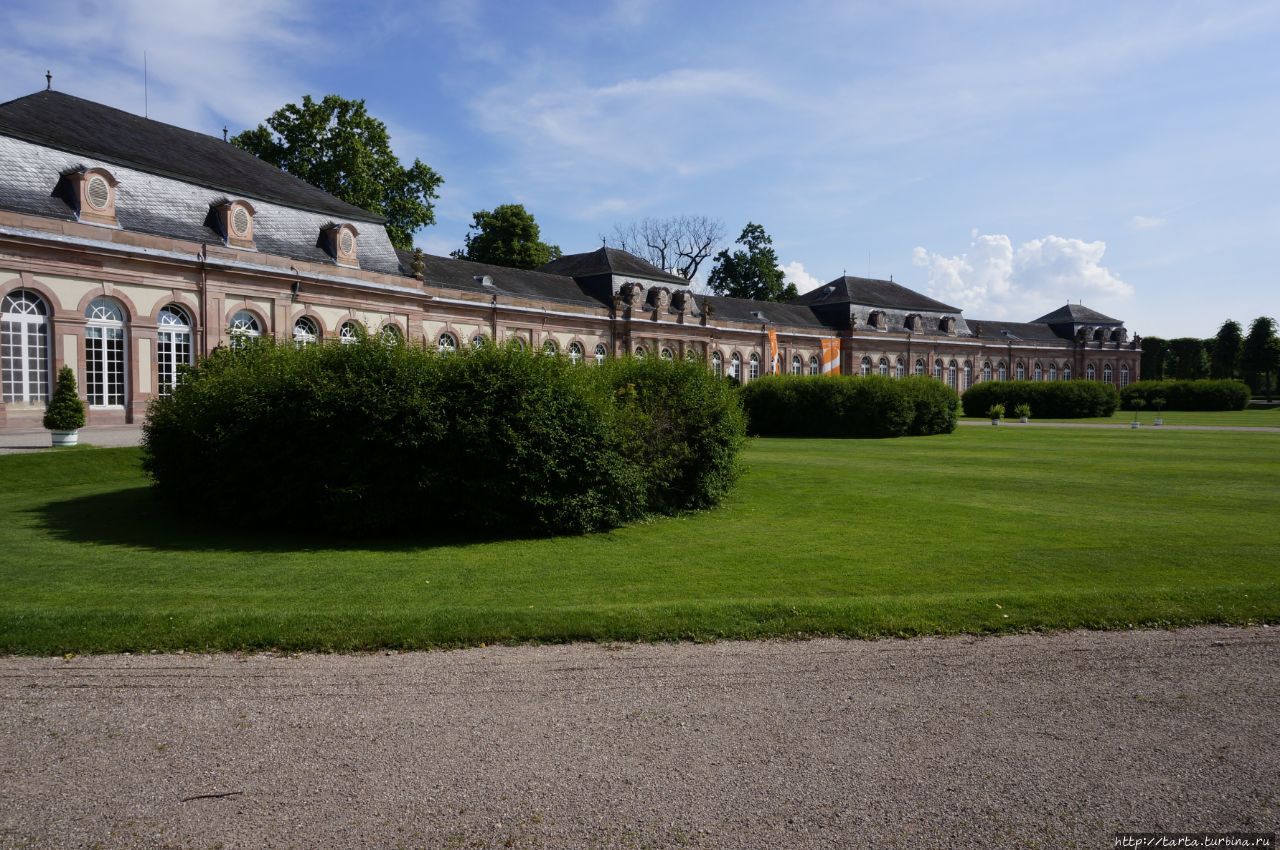 Дворец и дворцовый сад Шветцинген Шветцинген, Германия