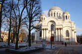 Собор Михаила Архангела. Построен в XIX веке как православный, в 1990 году превращен в католический храм