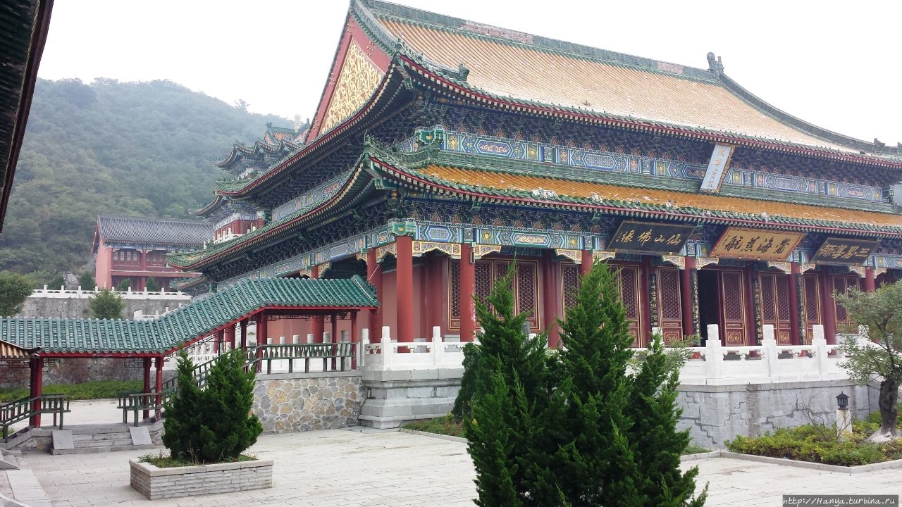 Горный храм Тяньмэнь Чжанцзяцзе Национальный Лесной Парк (Парк Аватар), Китай