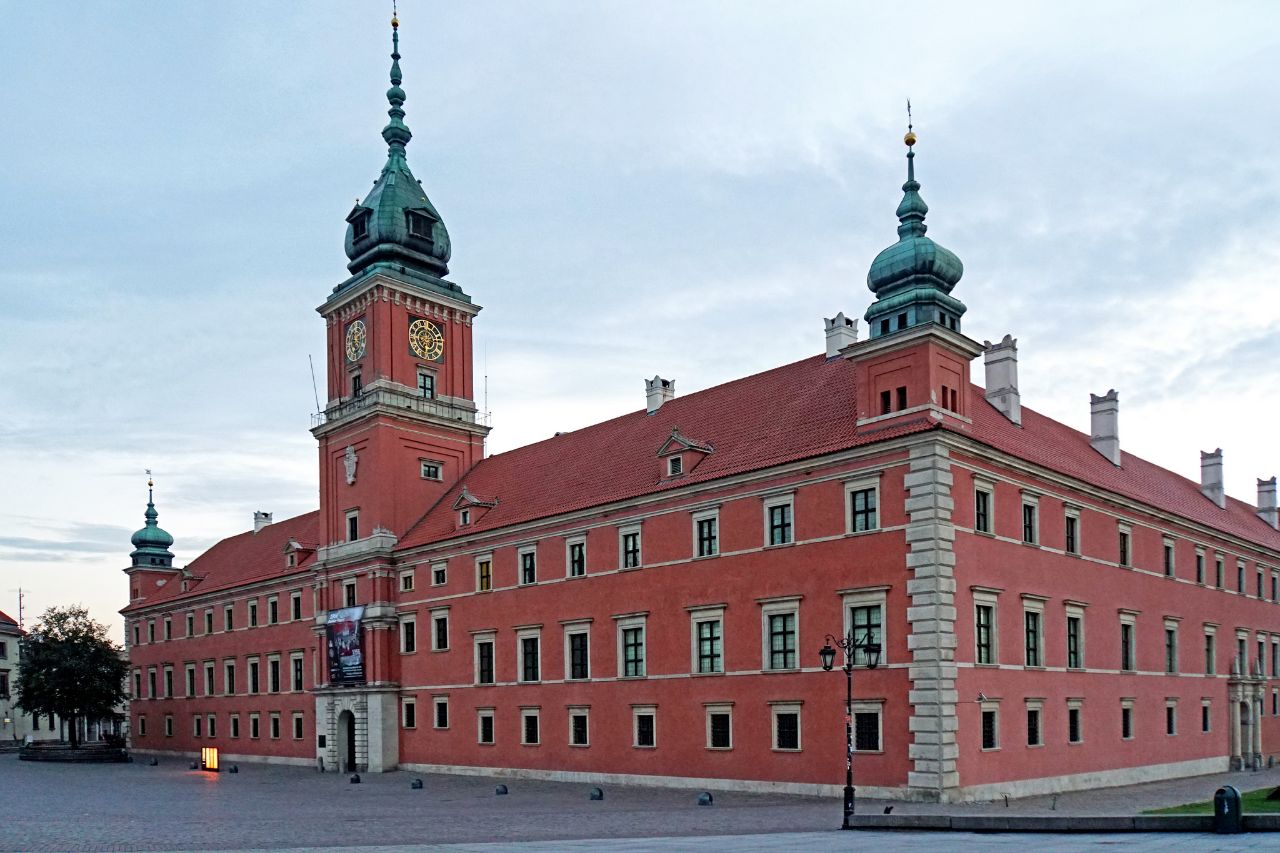 Варшава замок. Варшава. Королевский дворец в Варшаве зимой. Варшава Королевский дворец фото. Karmello Варшава фото.