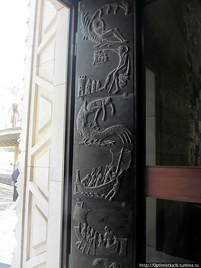 Рельеф дверей северной стороны церкви Назарет, Израиль