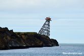 Море Лаптевых. Падающий маяк на разрушающемся береге острова Псов.