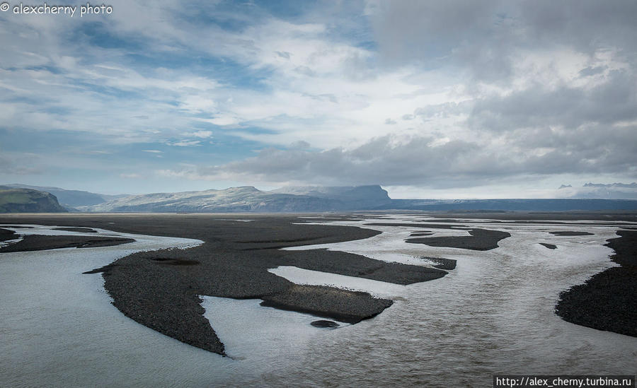 невинный ручеек может превратиться в опасный бурный поток Исландия