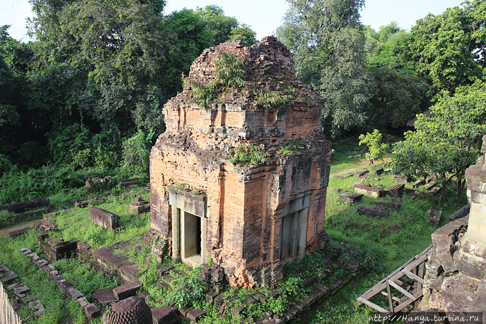 Нижнее святилище храма Пном-Бакенг. Фото из интернета Ангкор (столица государства кхмеров), Камбоджа