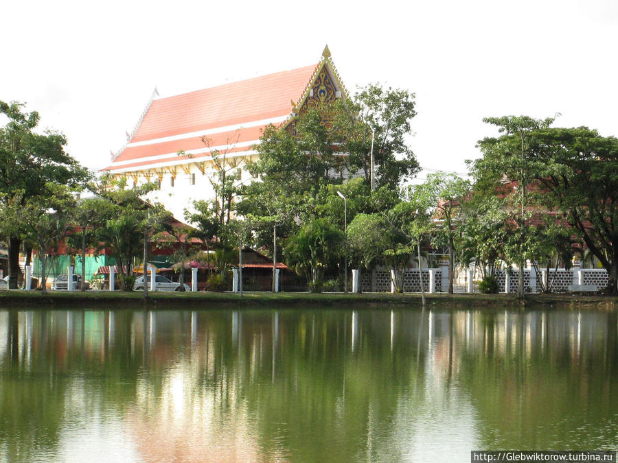Осмотр городского парка Сакон-Накхон, Таиланд