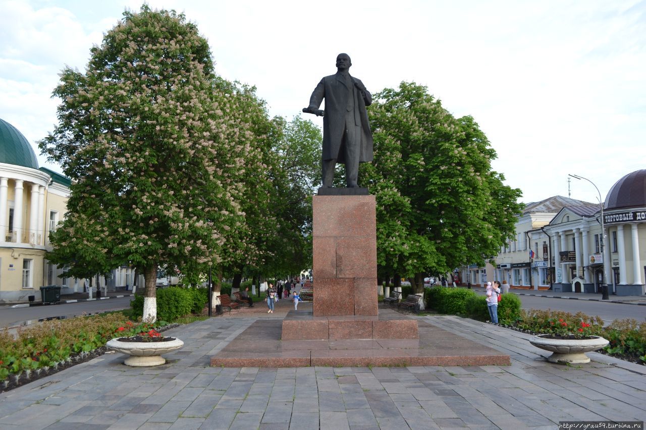 Памятник В.И.Ленину Мичуринск, Россия