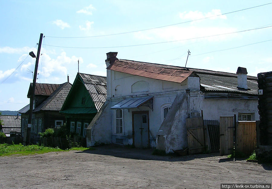 Старое строение-это старая автостанция . Кировская область, Россия