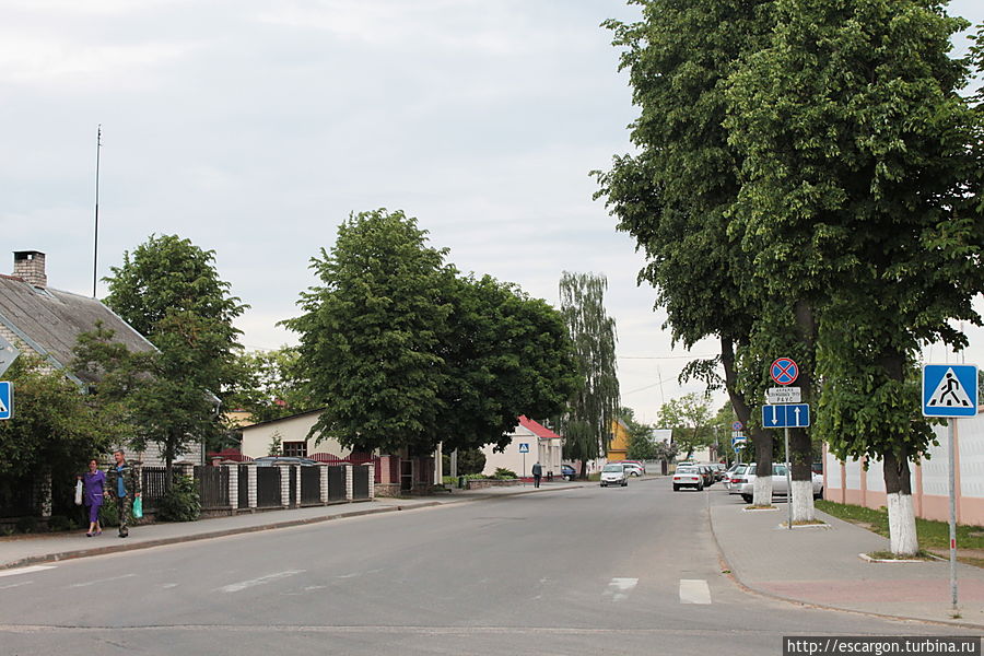 А вот и улица Советская — одна из самых больших и центральных в городе. Волковыск, Беларусь