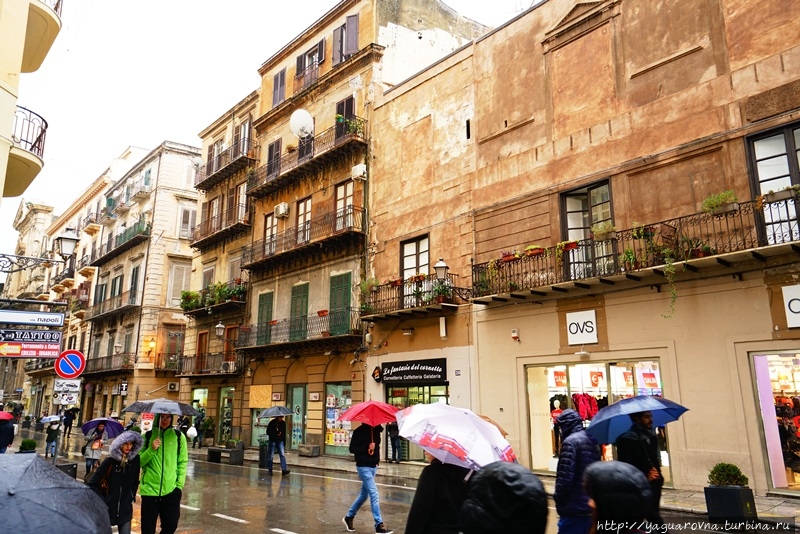 По улицам Палермо после дождя. Места знакомые и новые. Палермо, Италия