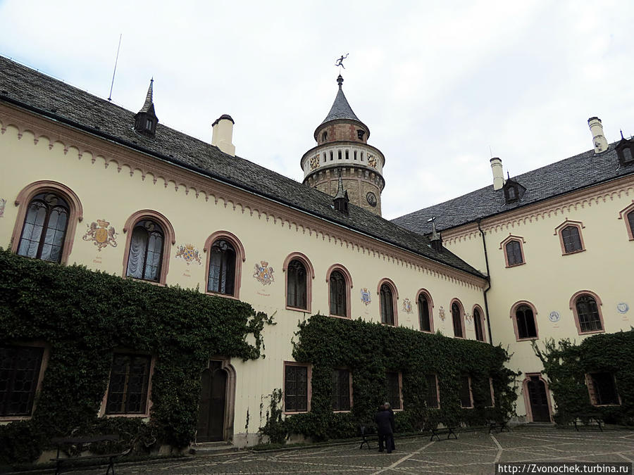 Замок Сихров. Замок Чёрной Дамы Сихров, Чехия