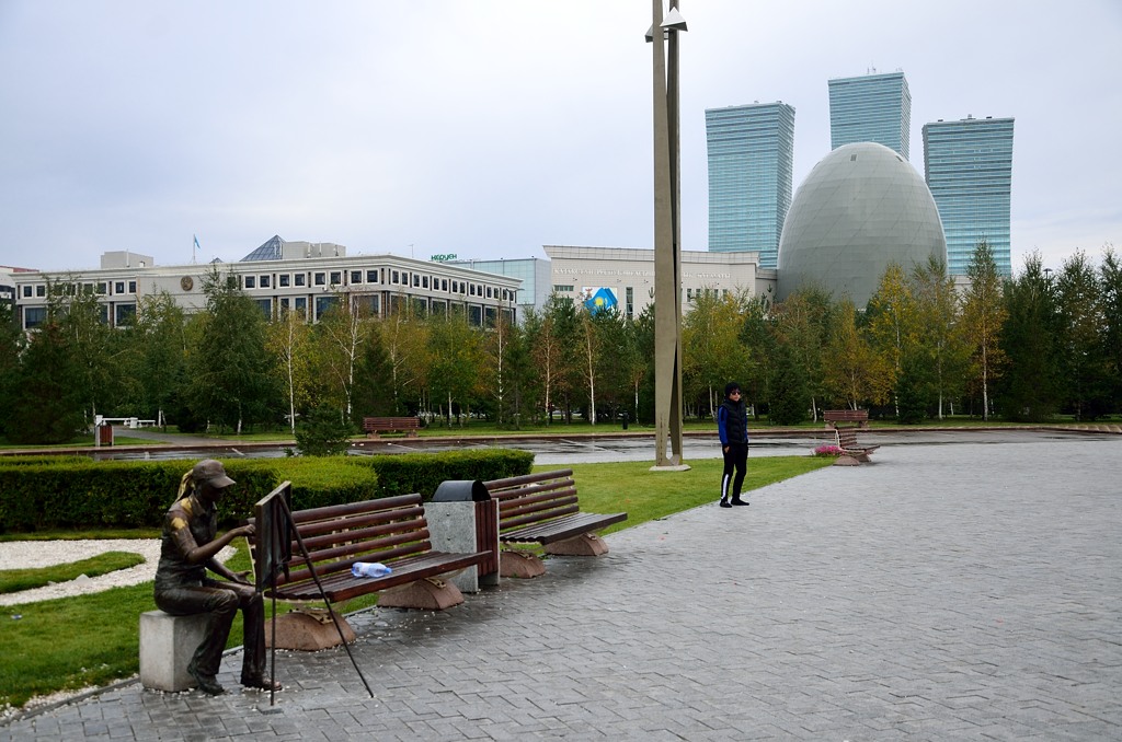 Скульптуры Бишкека. Научные центры астана