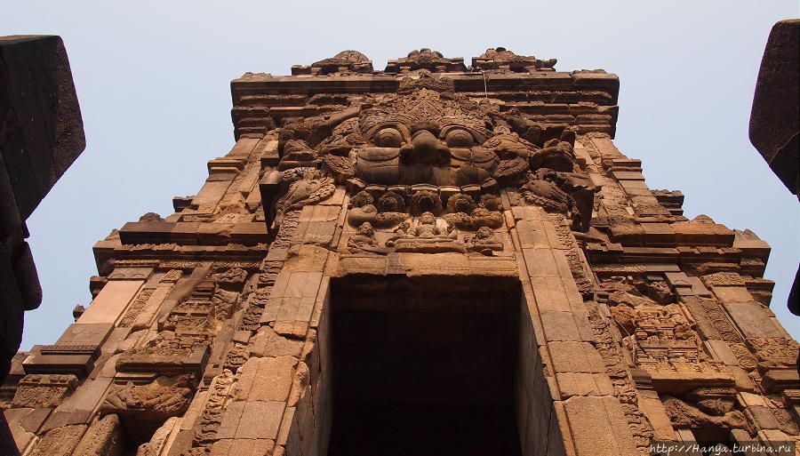 Вход в храм Шивы. Фото из