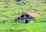 Раньше исландцы жили и в таких домах