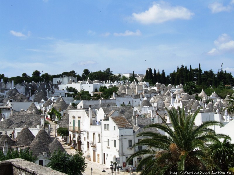 Исторический центр города  Alberobello (UNESCO ) Альберобелло, Италия