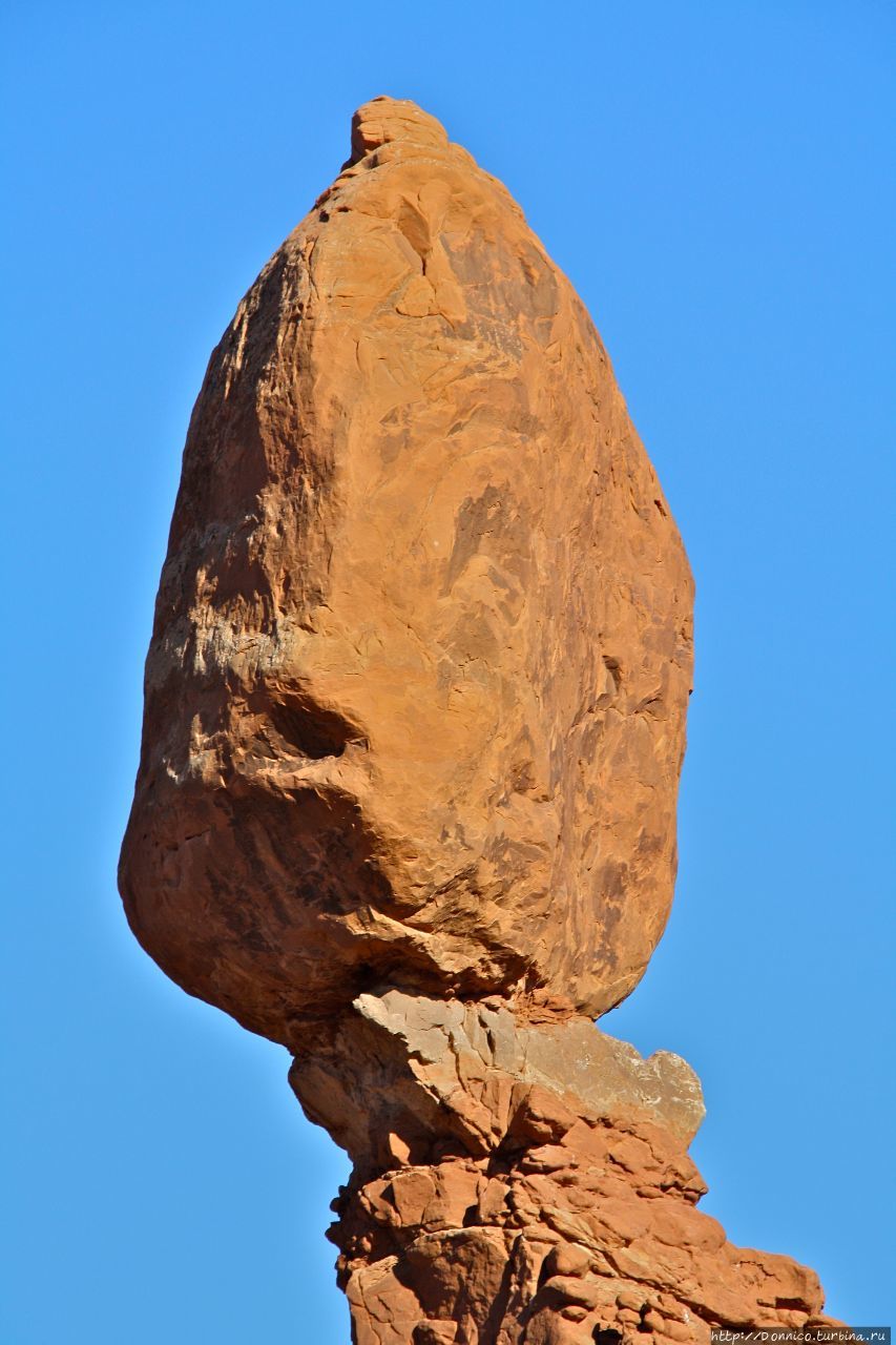 Балансирующая скала (камень) Национальный парк Арчес, CША