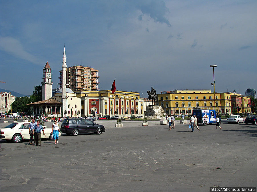 центральная площадь — памятник Скандербею и мечеть Тирана, Албания
