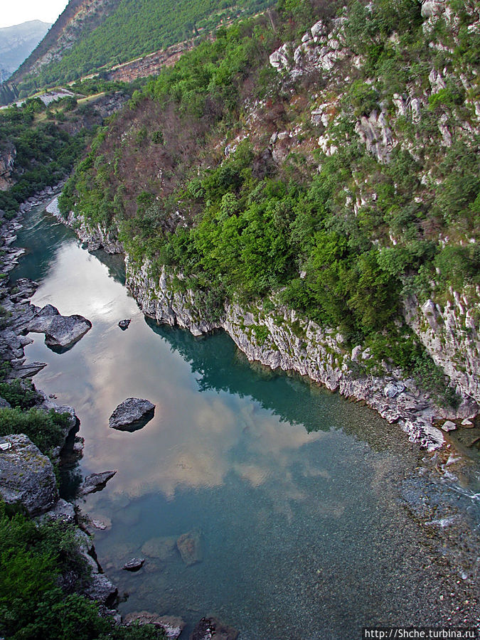 Короткая фотопауза у безымянного каньона Национальный парк Дурмитор, Черногория