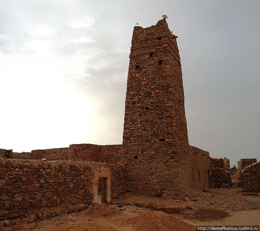 Два  источника возле глаза Сахары Уадан, Мавритания