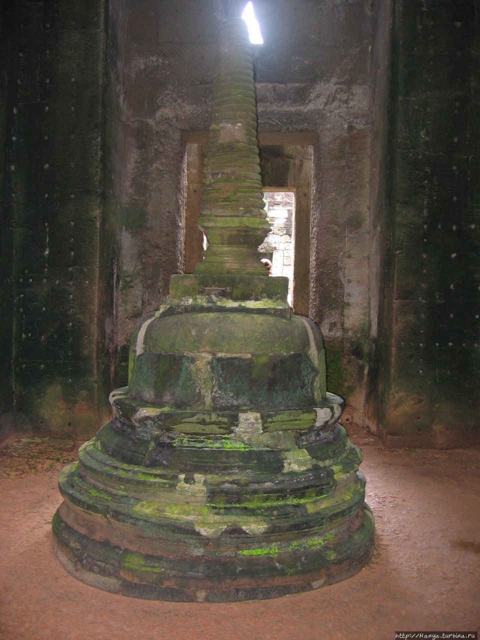 Ступа в центре главного святилища храма Пре-Кхан Ангкор (столица государства кхмеров), Камбоджа