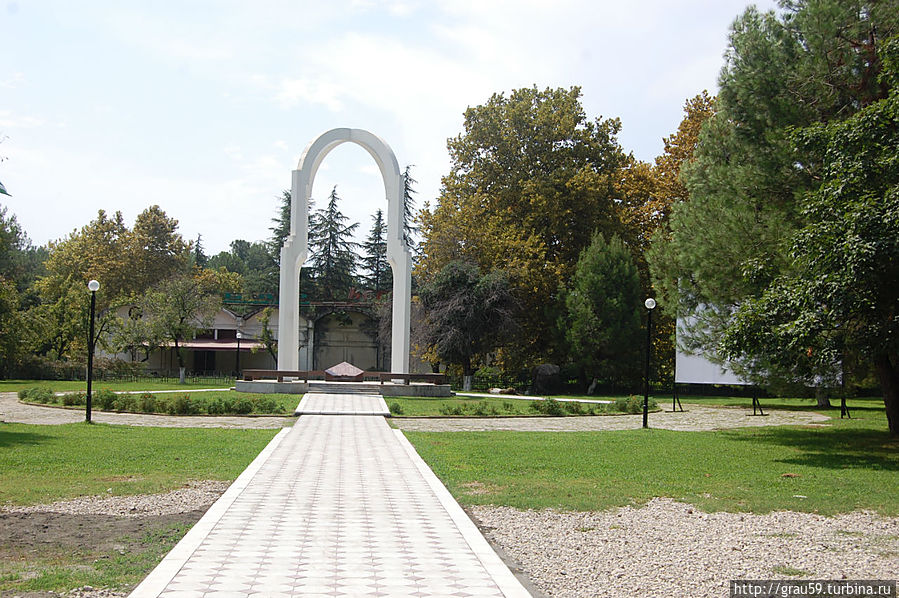 Монумент павшим в войнах Пицунда, Абхазия