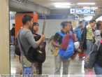 мексиканские вольные путешественники. в метро