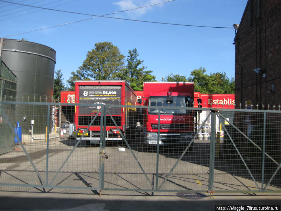 Собственные грузовики доставляют касковое пиво в пабы Скегнесс, Великобритания