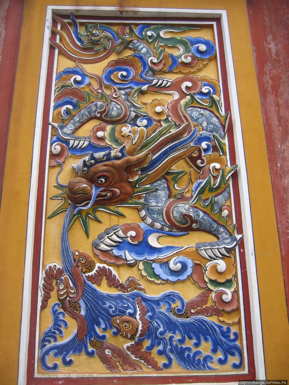 Хюэ. Хюэ. Хюэ. Императорский город. Отреставрированные декоративные ворота Хюэ, Вьетнам
