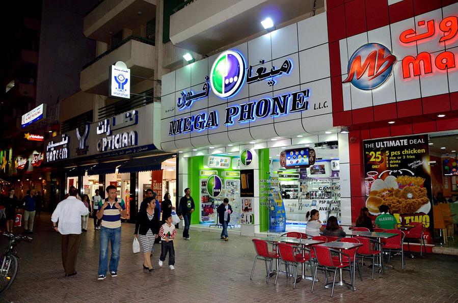 Ночной Дубай — даже тут рабоают салоны Мегафона Дубай, ОАЭ