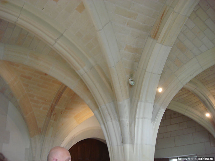 Пальмообразные своды в зале почетного караула, где некогда несли службу титулованные особы, охраняя суверена. Амбуаз, Франция