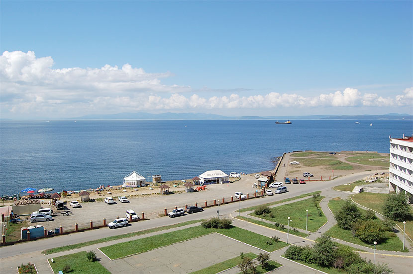 Вид на Амурский залив из окна одноименной гостиницы Владивосток, Россия