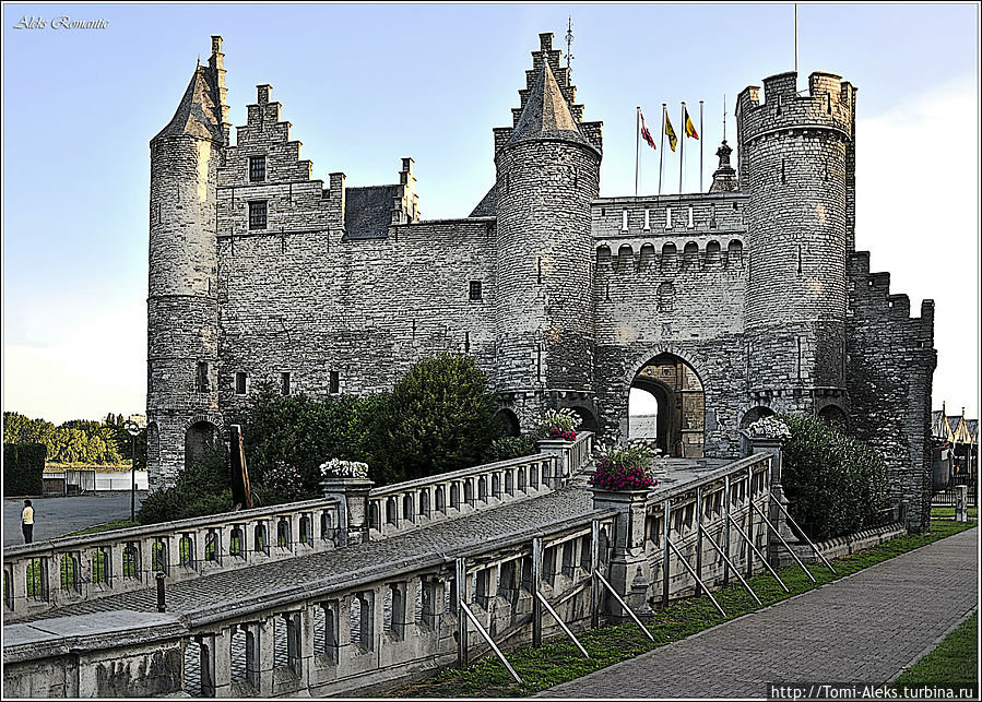 Старинная крепость на берегу реки Шельды... Антверпен, Бельгия