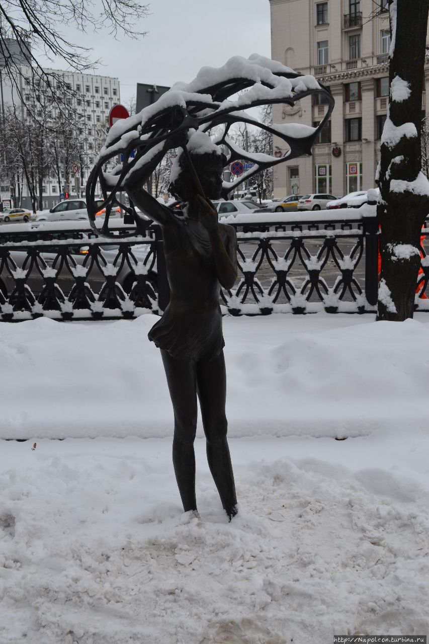 Скульптура «Девочка c зонтом» Минск, Беларусь